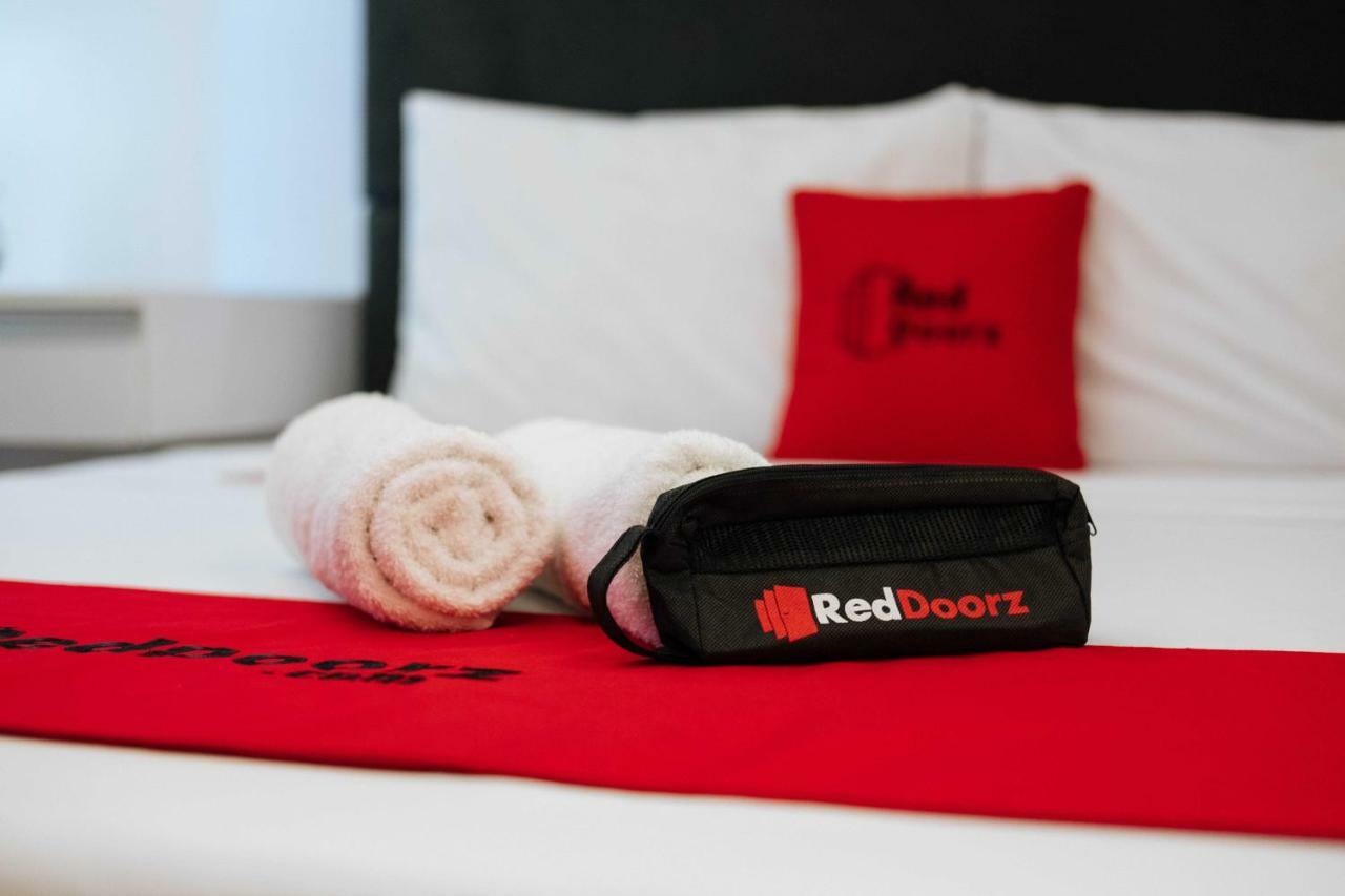 Reddoorz Premium @ Venice Luxury Bgc 2 马卡蒂 外观 照片